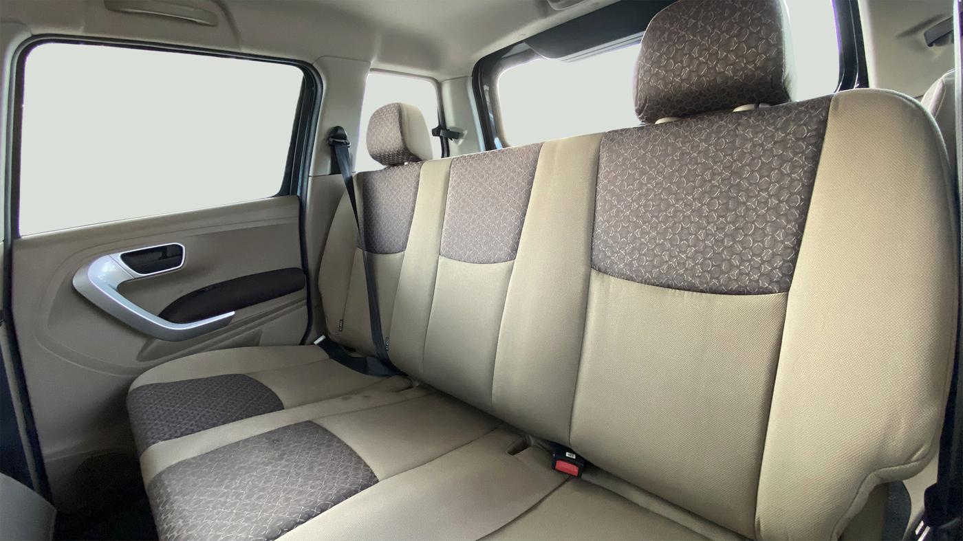 2017 Mahindra TUV300 T8 AT, Diesel, Automatic, 28,746 km, Right Side Rear Door Cabin