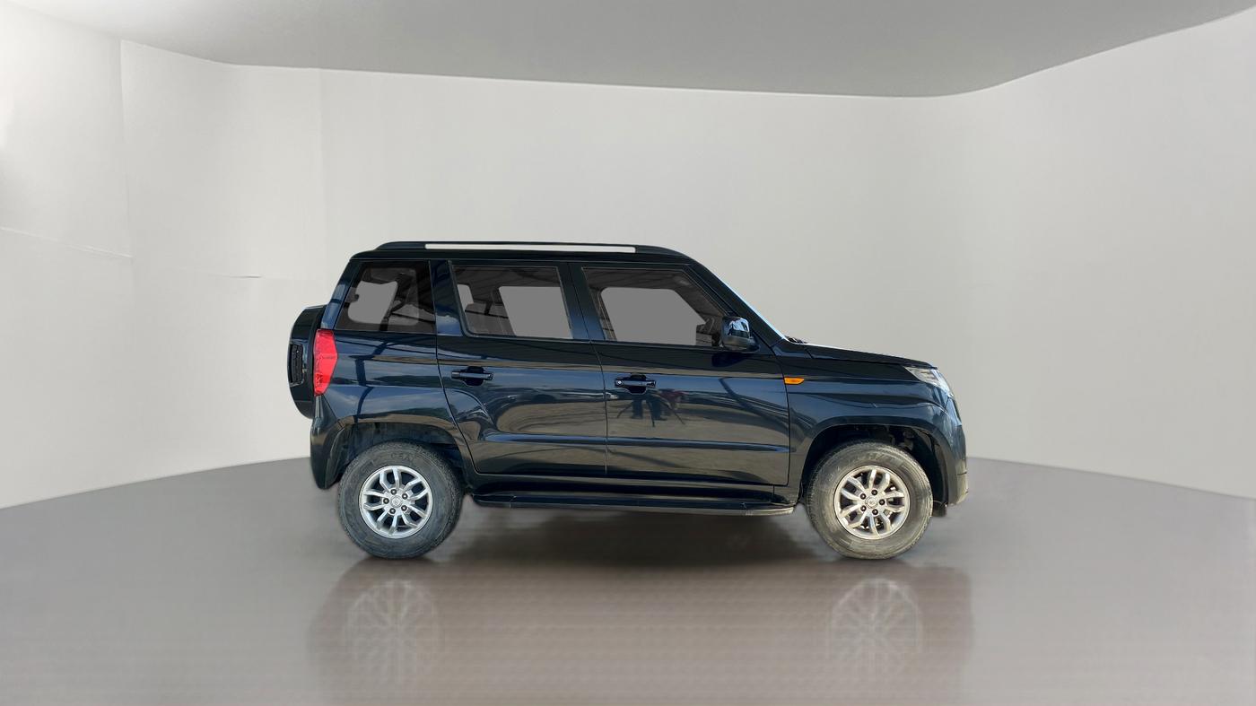 2017 Mahindra TUV300 T8 AT, Diesel, Automatic, 28,746 km, Right Side View