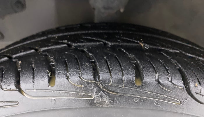 2015 Hyundai Eon ERA +, Petrol, Manual, 84,272 km, Left Front Tyre Tread