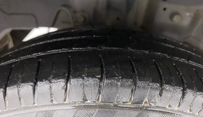 2015 Hyundai Eon ERA +, Petrol, Manual, 84,272 km, Right Rear Tyre Tread