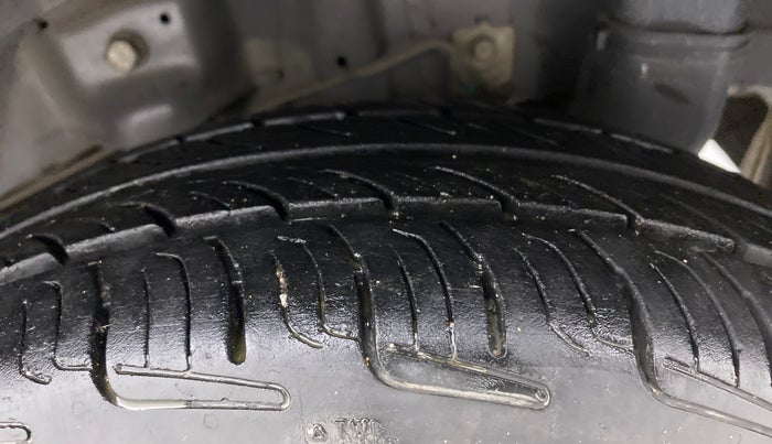 2015 Hyundai Eon ERA +, Petrol, Manual, 84,272 km, Left Rear Tyre Tread