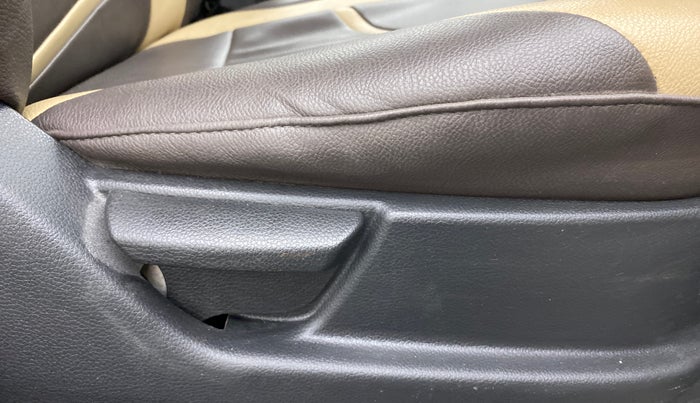 2015 Hyundai Eon ERA +, Petrol, Manual, 84,272 km, Driver Side Adjustment Panel