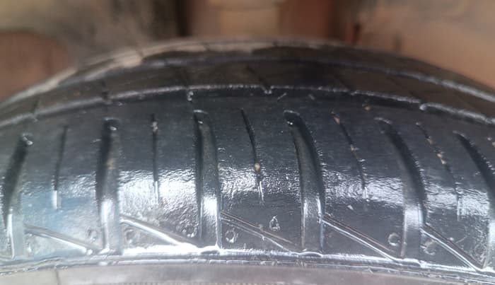 2021 Renault Kwid RXT 1.0 (O), Petrol, Manual, 45,641 km, Right Front Tyre Tread