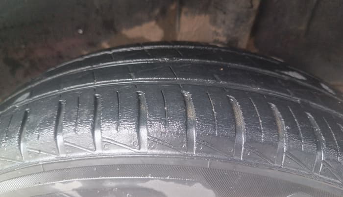 2021 Renault Kwid RXT 1.0 (O), Petrol, Manual, 45,641 km, Left Rear Tyre Tread