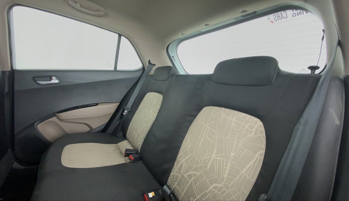 2016 Hyundai Grand i10 SPORTZ 1.2 KAPPA VTVT, Petrol, Manual, 19,930 km, Right Side Rear Door Cabin