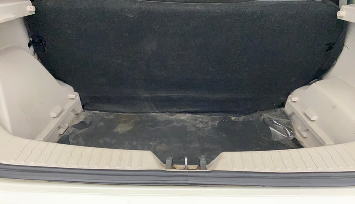 2022 Mahindra XUV300 W6 1.2 PETROL, Petrol, Manual, 41,291 km, Boot Inside