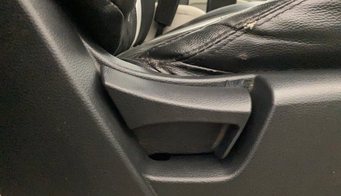 2022 Mahindra XUV300 W6 1.2 PETROL, Petrol, Manual, 41,291 km, Driver Side Adjustment Panel