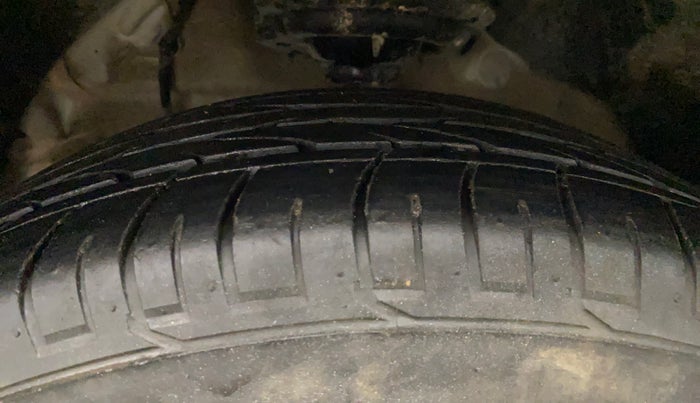 2022 Mahindra XUV300 W6 1.2 PETROL, Petrol, Manual, 41,291 km, Left Front Tyre Tread