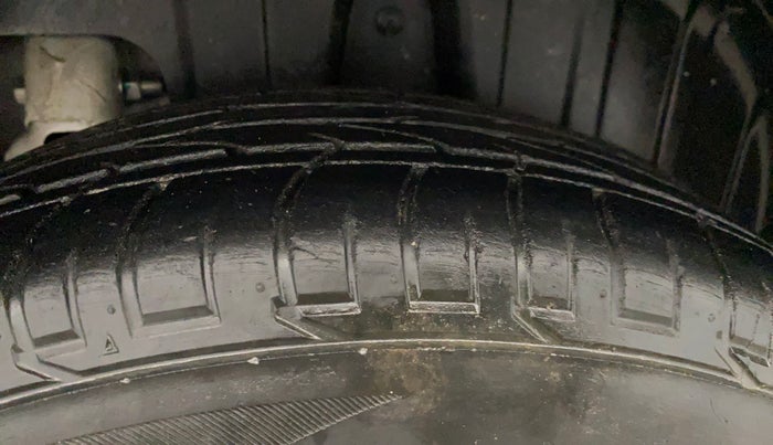 2022 Mahindra XUV300 W6 1.2 PETROL, Petrol, Manual, 41,291 km, Left Rear Tyre Tread