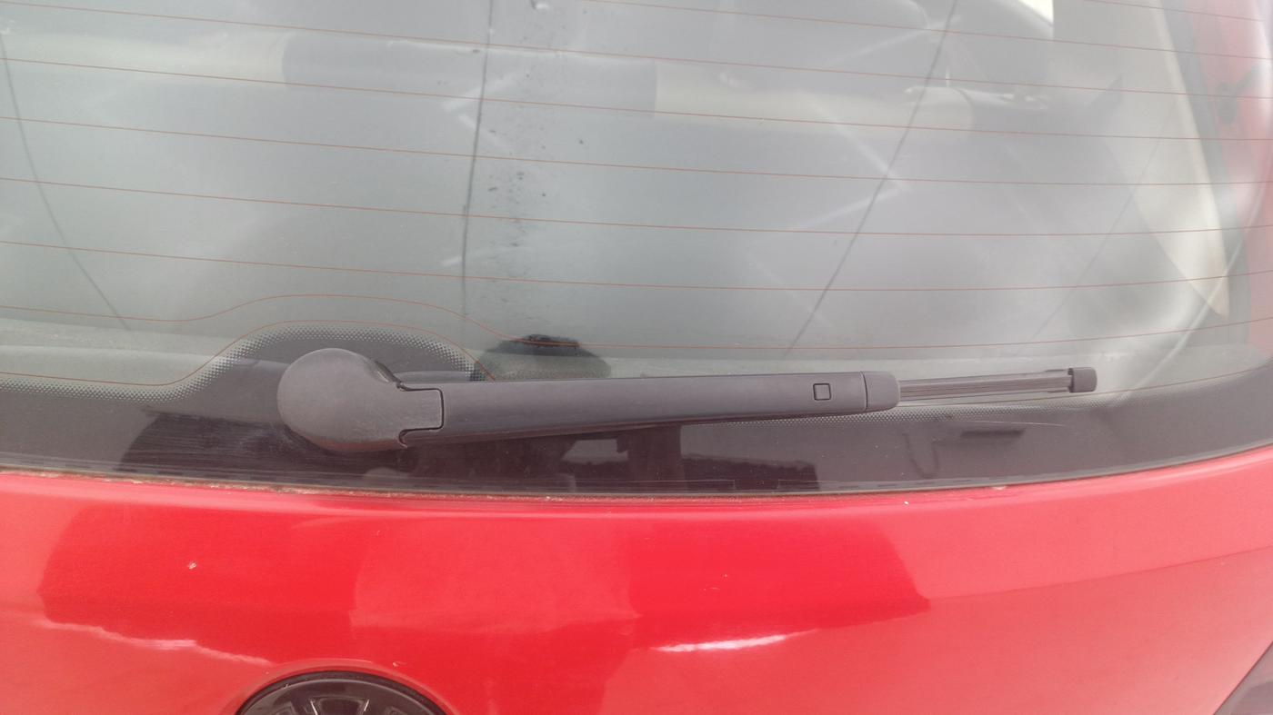 2016 Volkswagen Polo HIGHLINE1.5L, Diesel, Manual, 1,46,206 km, Rear Wiper