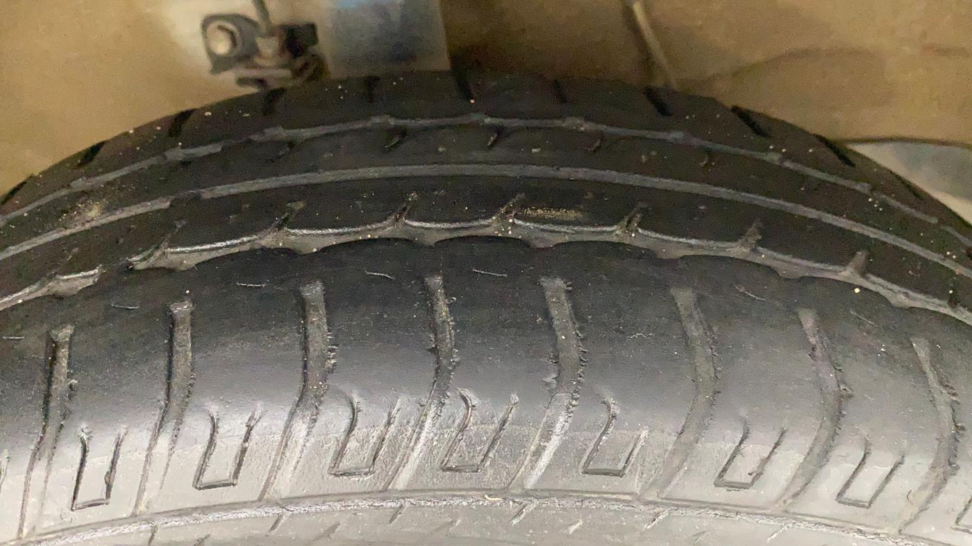 2017 Maruti Wagon R 1.0 VXI AMT, Petrol, Automatic, 24,637 km, Right Front Tyre Tread
