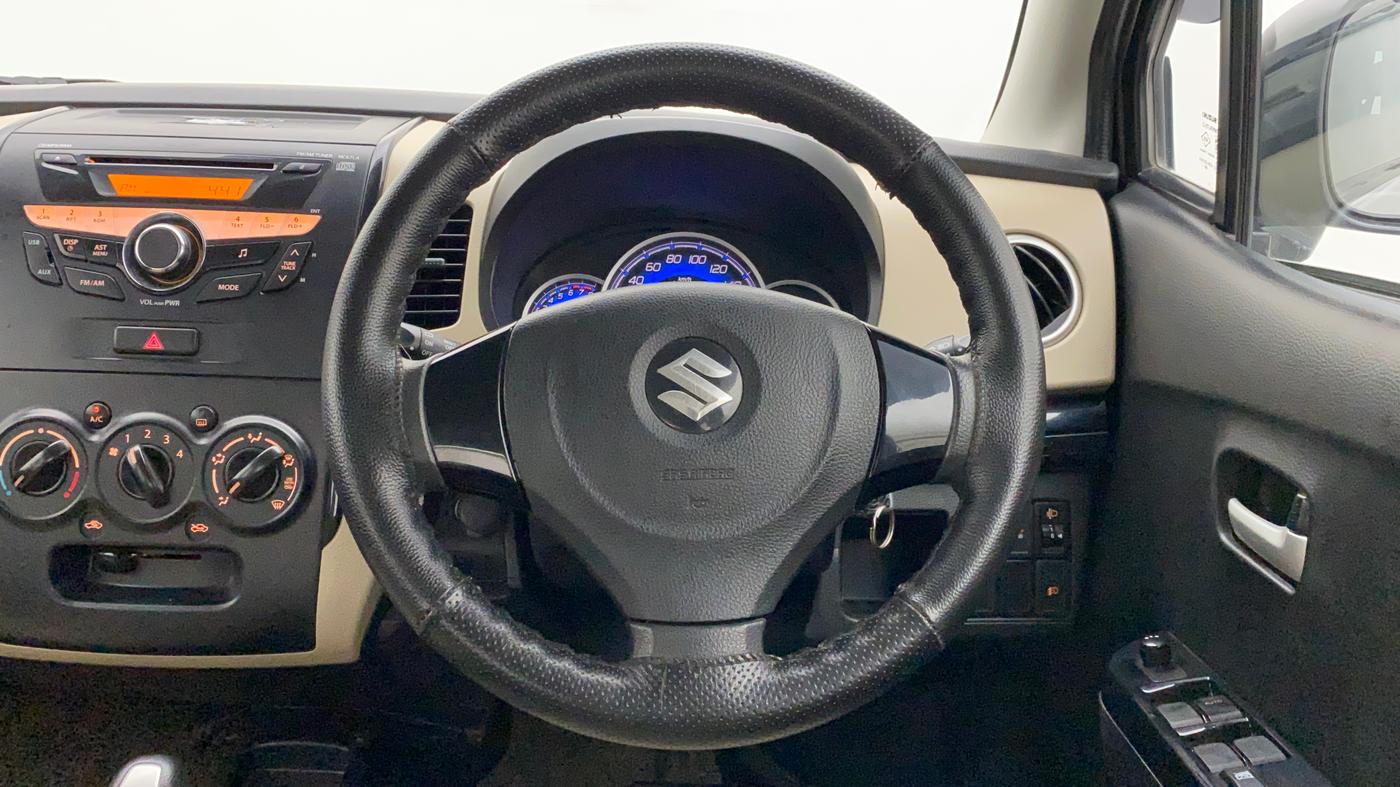 2017 Maruti Wagon R 1.0 VXI AMT, Petrol, Automatic, 24,637 km, Steering Wheel Close Up