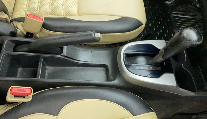 2015 Honda Jazz 1.2 V AT, Petrol, Automatic, 84,937 km, Gear Lever
