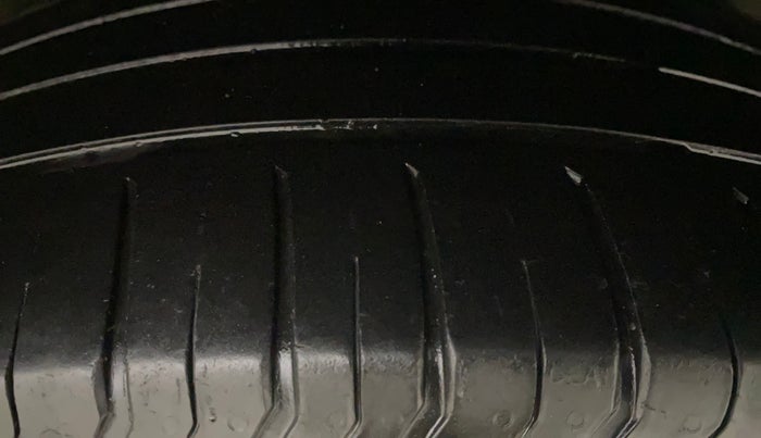 2019 Hyundai VENUE SX(O) 1.4 CRDI, Diesel, Manual, 37,203 km, Left Rear Tyre Tread