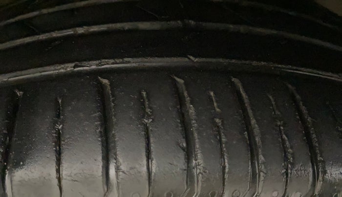 2019 Hyundai VENUE SX(O) 1.4 CRDI, Diesel, Manual, 37,203 km, Right Front Tyre Tread