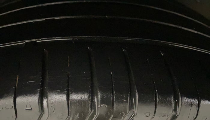 2019 Hyundai VENUE SX(O) 1.4 CRDI, Diesel, Manual, 37,203 km, Right Rear Tyre Tread