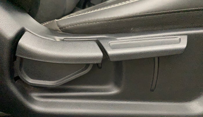 2019 Hyundai VENUE SX(O) 1.4 CRDI, Diesel, Manual, 37,203 km, Driver Side Adjustment Panel