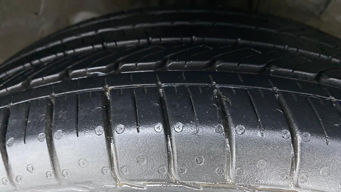 2017 Hyundai Creta 1.6 SX PLUS PETROL, Petrol, Manual, 26,957 km, Right Front Tyre Tread