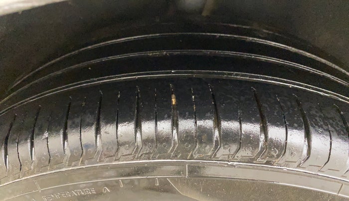 2016 Ford Ecosport TITANIUM 1.5L DIESEL, Diesel, Manual, 1,40,958 km, Right Rear Tyre Tread