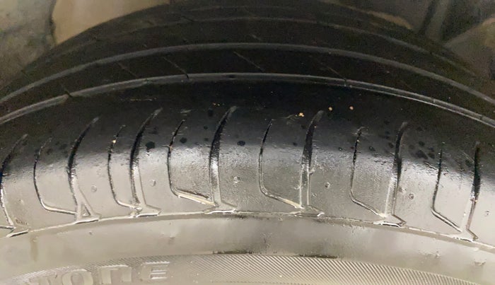 2016 Ford Ecosport TITANIUM 1.5L DIESEL, Diesel, Manual, 1,40,958 km, Right Front Tyre Tread