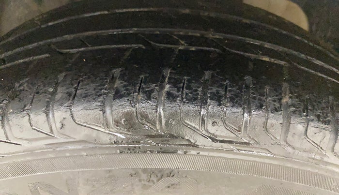 2016 Ford Ecosport TITANIUM 1.5L DIESEL, Diesel, Manual, 1,40,958 km, Left Front Tyre Tread