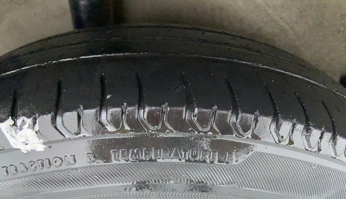 2011 Maruti Ritz LXI, CNG, Manual, 93,419 km, Right Rear Tyre Tread