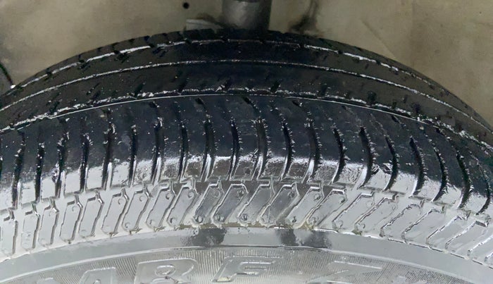 2011 Maruti Ritz LXI, CNG, Manual, 93,419 km, Left Front Tyre Tread