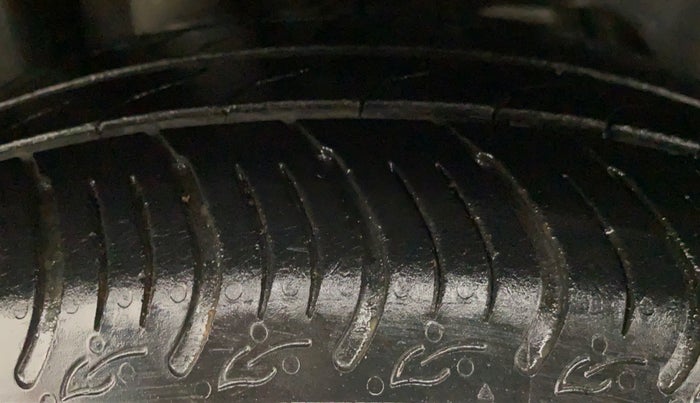 2019 Ford New Figo 1.2 TITANIUM, Petrol, Manual, 33,150 km, Right Rear Tyre Tread