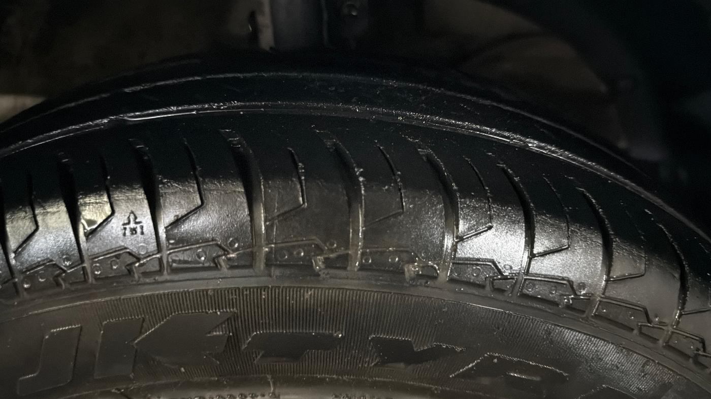 2020 Maruti Swift LXI, Petrol, Manual, 30,683 km, Right Front Tyre Tread