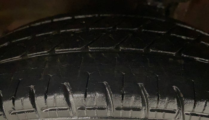2014 Maruti Alto 800 LXI, Petrol, Manual, 45,482 km, Left Front Tyre Tread