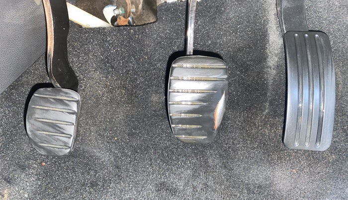 2018 Renault Captur RXT DIESEL DUAL TONE, Diesel, Manual, 1,21,157 km, Pedals