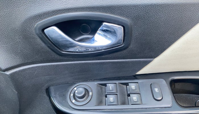 2018 Renault Captur RXT DIESEL DUAL TONE, Diesel, Manual, 1,21,157 km, Driver Side Door Panels Control