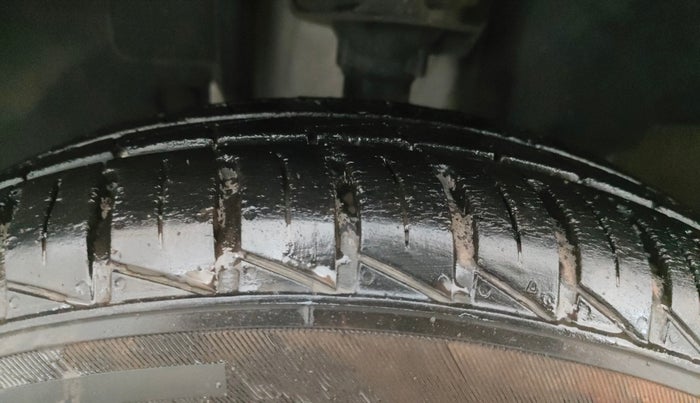 2021 Renault Kwid CLIMBER 1.0 AMT (O), Petrol, Automatic, 28,242 km, Left Front Tyre Tread