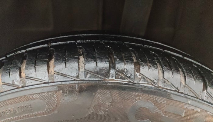 2021 Renault Kwid CLIMBER 1.0 AMT (O), Petrol, Automatic, 28,242 km, Left Rear Tyre Tread