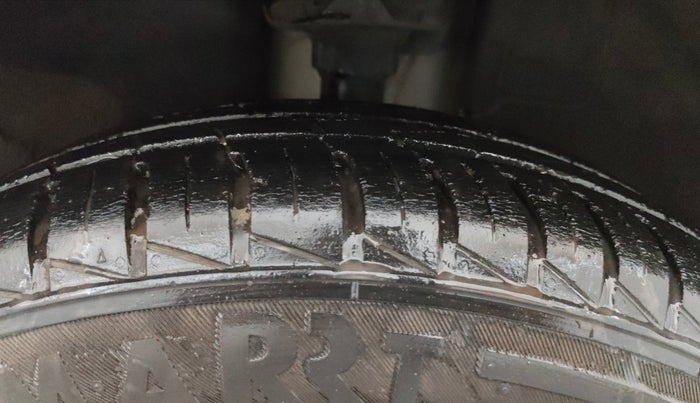 2021 Renault Kwid CLIMBER 1.0 AMT (O), Petrol, Automatic, 28,242 km, Right Front Tyre Tread