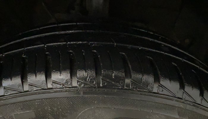 2022 Hyundai NEW SANTRO MAGNA EXECUTIVE CNG, CNG, Manual, 44,179 km, Right Front Tyre Tread