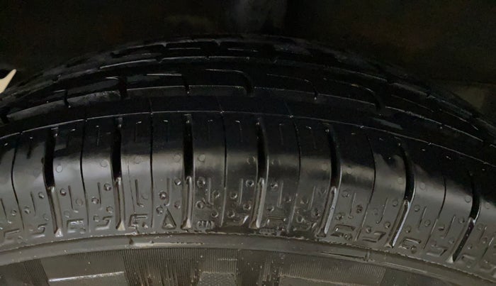 2022 Hyundai NEW SANTRO MAGNA EXECUTIVE CNG, CNG, Manual, 44,179 km, Right Rear Tyre Tread