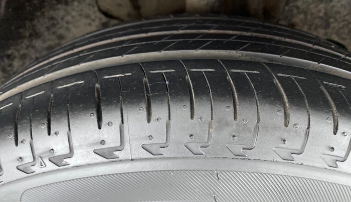 2018 Tata Tiago XT 1.2 REVOTRON, Petrol, Manual, 44,300 km, Right Front Tyre Tread