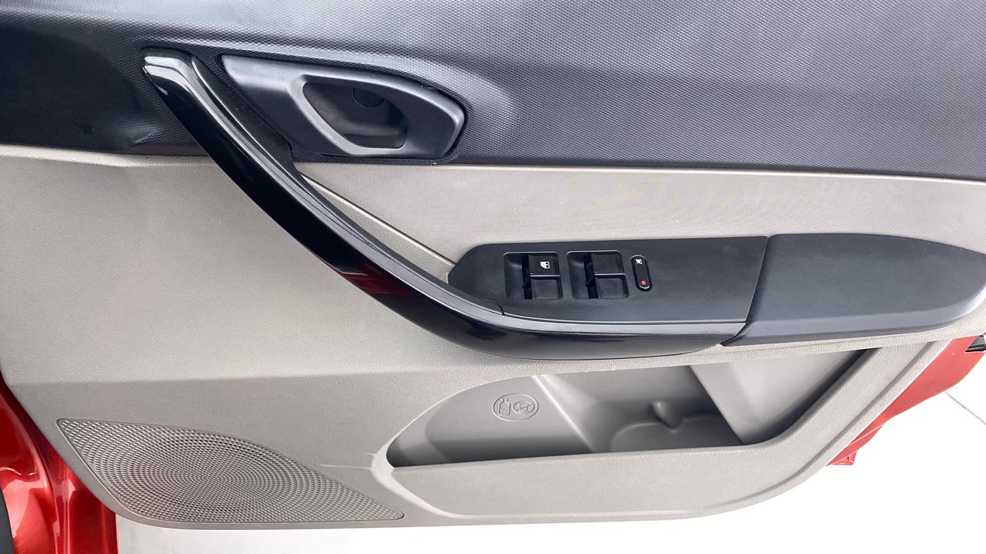 2018 Tata Tiago XT 1.2 REVOTRON, Petrol, Manual, 44,300 km, Driver Side Door Panels Control