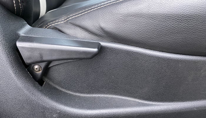 2018 Tata Tiago XT 1.2 REVOTRON, Petrol, Manual, 44,300 km, Driver Side Adjustment Panel