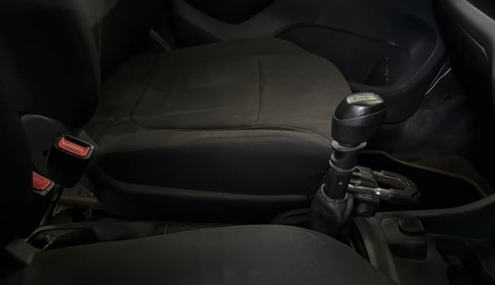2016 Renault Kwid RXT 1.0 (O), Petrol, Manual, 91,738 km, Gear Lever