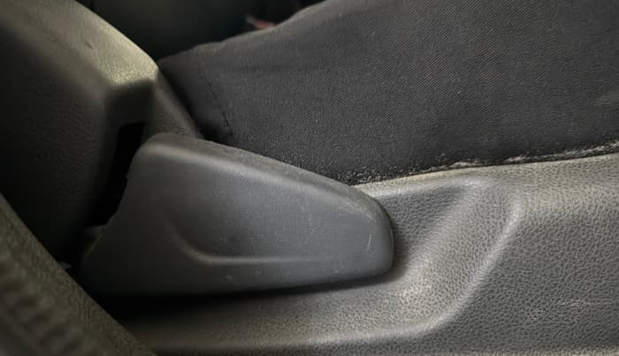 2016 Renault Kwid RXT 1.0 (O), Petrol, Manual, 91,738 km, Driver Side Adjustment Panel