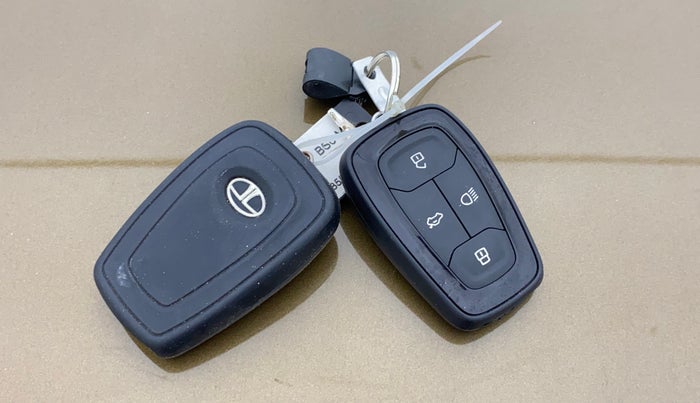 2022 Tata PUNCH ACCOMPLISHED MT, Petrol, Manual, 22,238 km, Key Close Up