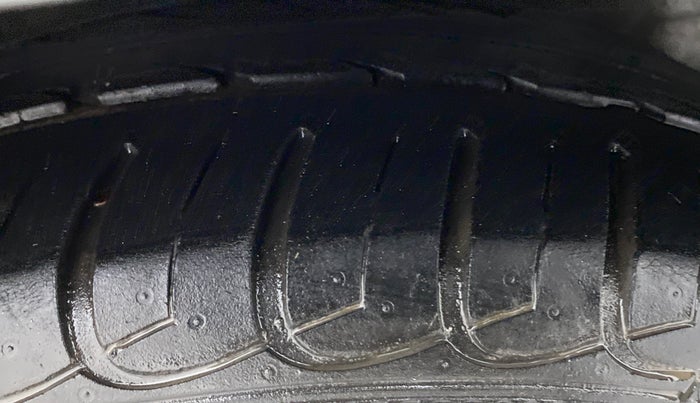 2013 Honda Amaze 1.2 SMT I VTEC, CNG, Manual, 91,509 km, Right Rear Tyre Tread