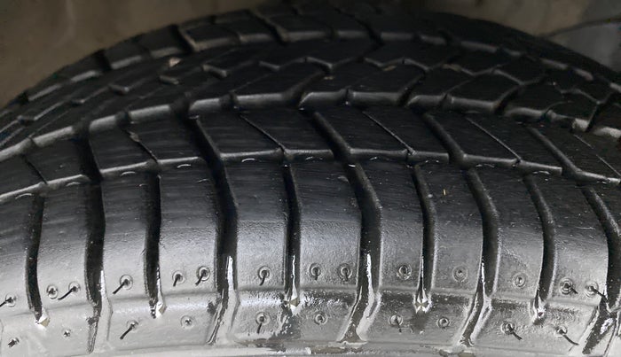 2013 Honda Amaze 1.2 SMT I VTEC, CNG, Manual, 91,509 km, Right Front Tyre Tread