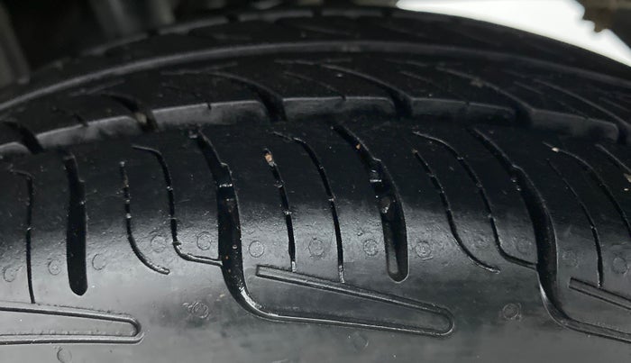 2017 Maruti Alto 800 LXI, Petrol, Manual, 47,756 km, Left Rear Tyre Tread