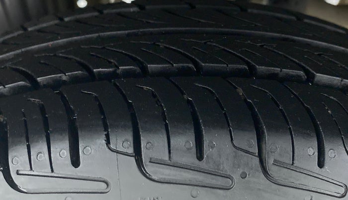 2017 Maruti Alto 800 LXI, Petrol, Manual, 47,756 km, Right Rear Tyre Tread