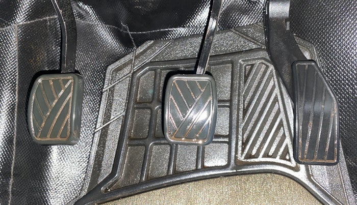 2017 Maruti IGNIS ZETA 1.2, Petrol, Manual, 57,776 km, Pedals