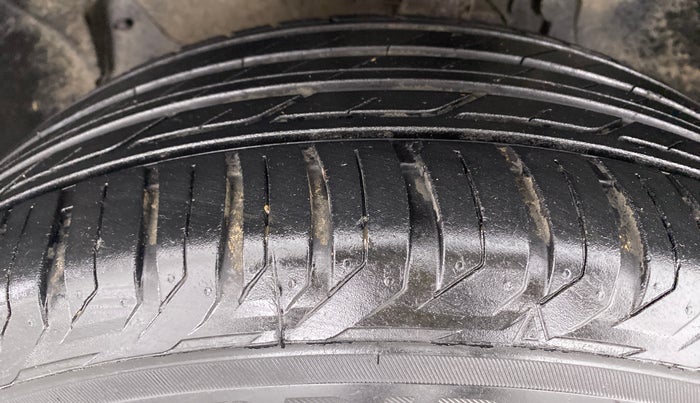 2020 Renault Duster RXS 106 PS MT, Petrol, Manual, 44,891 km, Left Front Tyre Tread