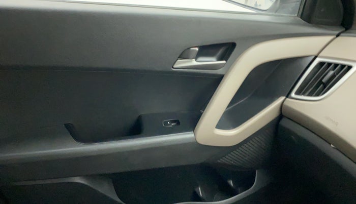 2017 Hyundai Creta SX PLUS AT 1.6 PETROL, Petrol, Automatic, 96,743 km, Left front window switch / handle - Switch/handle not functional